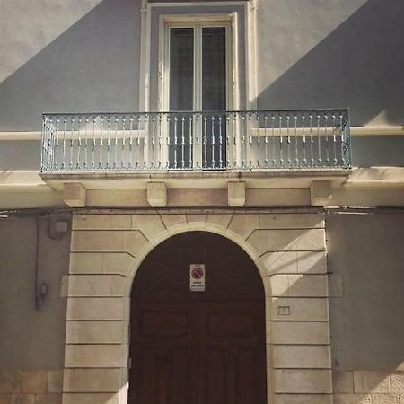 Palazzo Romanelli B&B Trani Zewnętrze zdjęcie