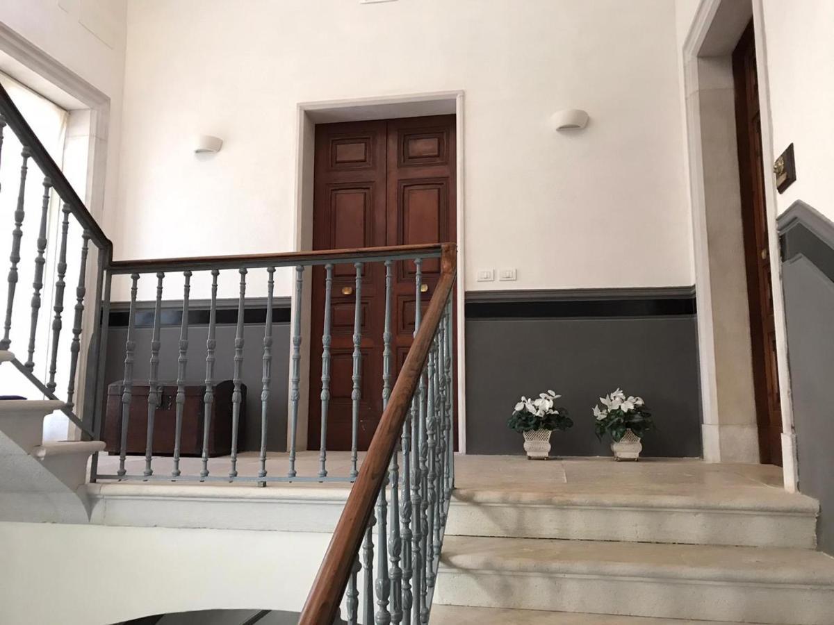 Palazzo Romanelli B&B Trani Zewnętrze zdjęcie