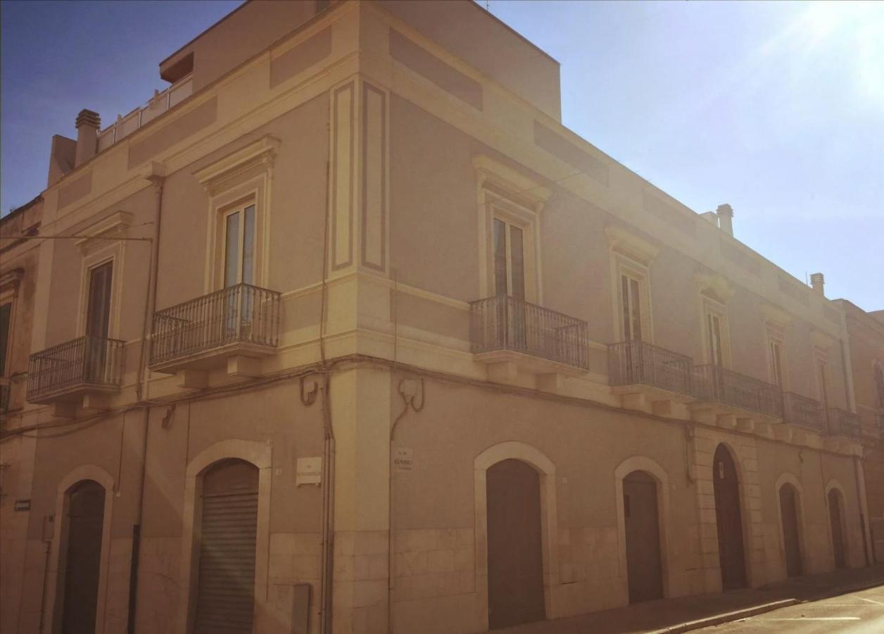 Palazzo Romanelli B&B Trani Zewnętrze zdjęcie